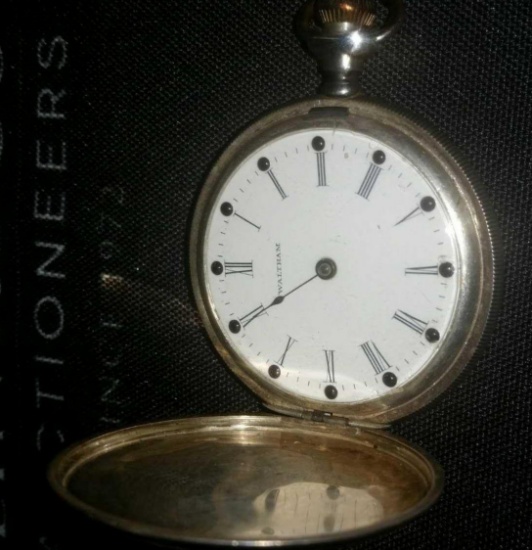 Waltham pocket watch with hunters case 15 jewel does have a missing hand