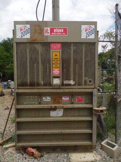 Piqua 60" Vertical Baler