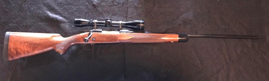 Winchester Model 70 Super Grade 30-06 Springfield Bolt Action With 4x12 Leupold Scope