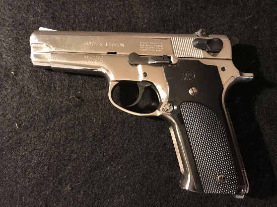Smith & Wesson Model 59 9mm Semi Auto