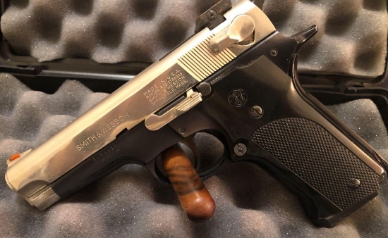 S & W Model 59 9mm Semi Auto