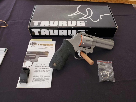 Taurus Int. MFG. 44 Magnum Revolver M44CP 6 shot