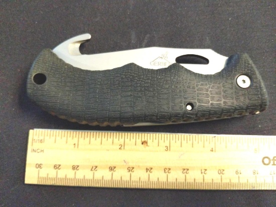 Gerber Hunting Knife, 5" black handle, 3.75" blade