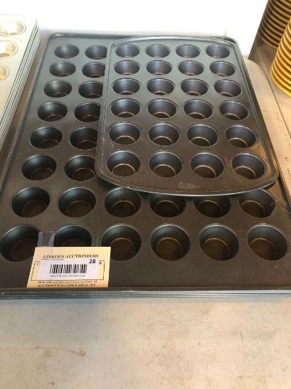 1 Lot of 4 48 cup and 1 24 cup Muffin Pans
