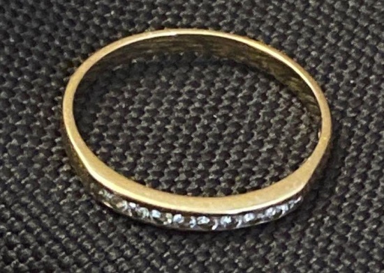 Ladies Diamond Cluster Ring Containing Round Brilliant Cut Diamonds Set in 14K Yellow Gold Mounting