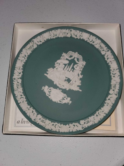 Wedgwood Valentine Plate, White on Teal, 1984