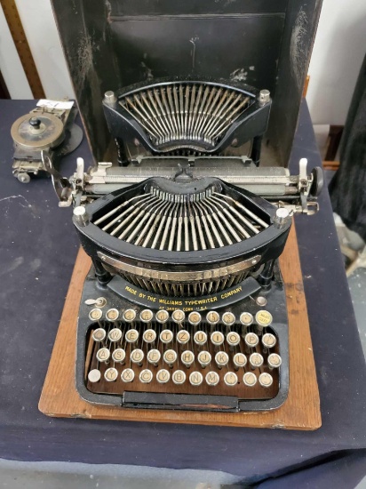 Williams No. 4 Typewriter, In Case
