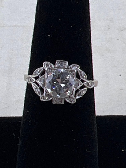 Ladies Vintage Diamond Engagement Ring in Platinum