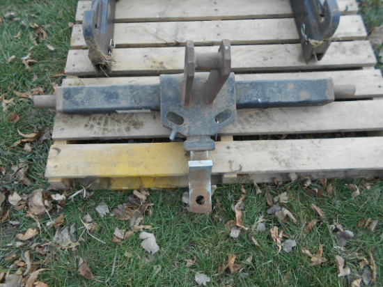 Receiver hitch fits tractor quick hitch