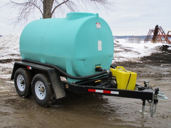2013 1,100 gal nurse tank mounted on tandem ax. trailer with lights, transfer pump, Honda motor