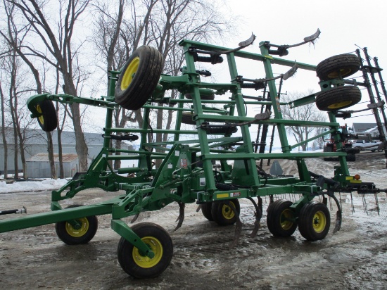 2012 John Deere 2410, 33 ft. chisel plow, 4 gauge wheels, 3 bar harrow, very low acres, one owner