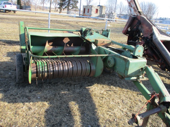 John Deere 14T baler