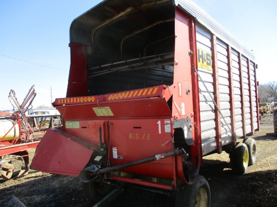 H&S XL 16 ft. chopper box, JD 1275 tandem gear