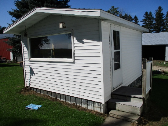 13' x 14' Portable hot tub building w/newer hot tub, tongue & grove pine & tile interior, vinyl