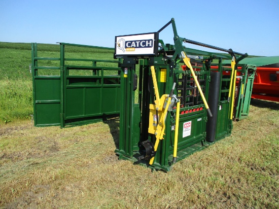 Arrow Farmquip Qcatch 8400 Cattle Chute Head Gate W 3