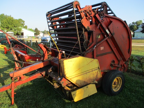 New Holland 850 round baler