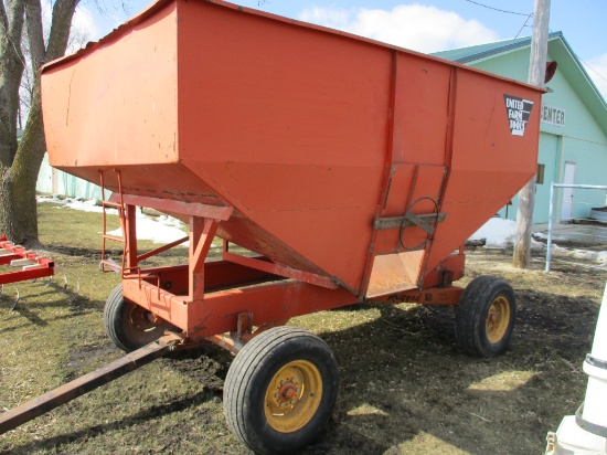 United Farm Tools gravity wagon w/Minnesota rugged 8 ton gear