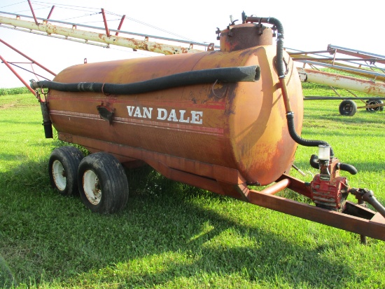 Van Dale approx. 2000 gal manure tank, vac, tandem axle