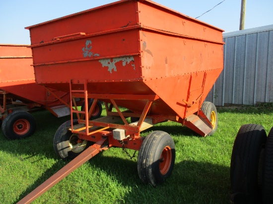 Minnesota gravity wagon w/Minnesota jumbo 10 ton gear