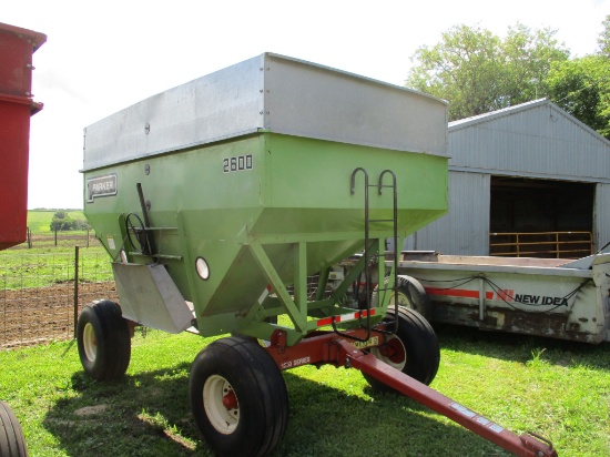 Parker 2600 gravity wagon, Meyer 1250 series running gear, w/4 new Firestone 14L-16.1 tires