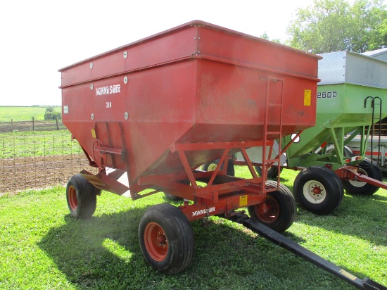 Minnesota 260 gravity wagon w/Minnesota 10 ton gear