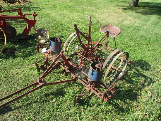 IH 2R planter