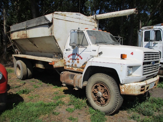 1985 Ford 800 single axle w/feed body, gas engine not running