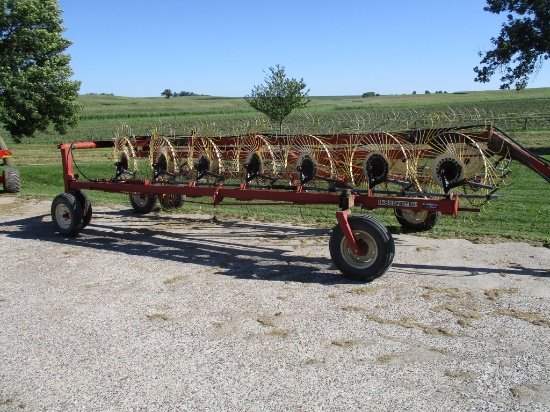 H&S 14 wheel rake, hyd cart, One Owner