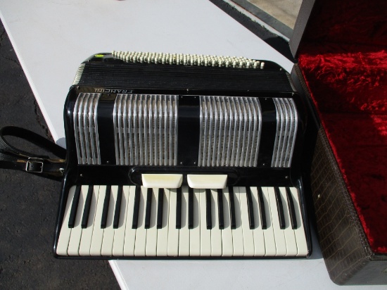 Francini accordian with case
