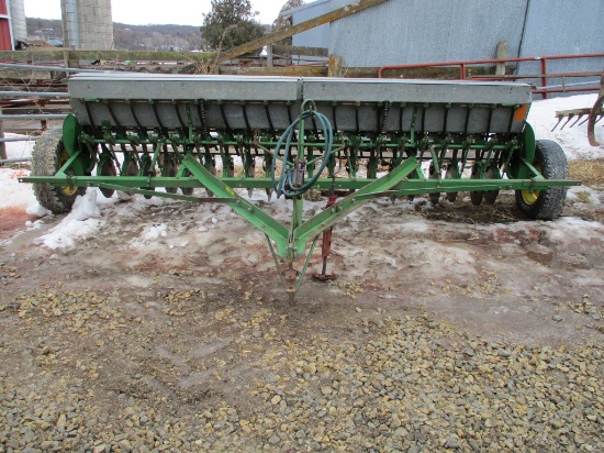 John Deere 12' grain drill, grass seeder, hyd lift, double disc