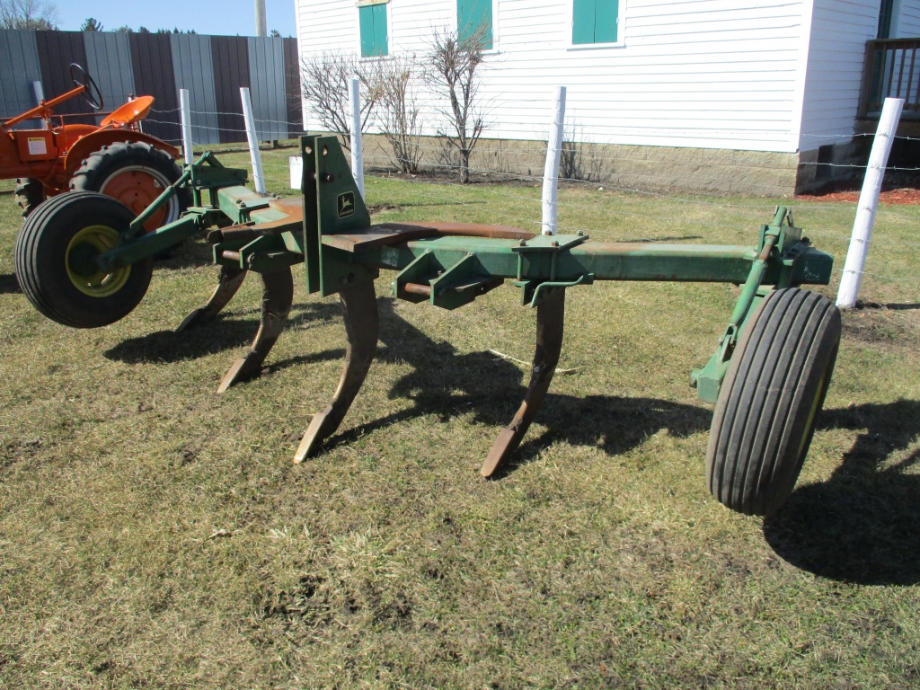 John Deere 900 5 Or 7 Shank V Ripper 3pt 2 Extra Shanks Included Farm Machinery Implements Tillage Equipment Rippers Online Auctions Proxibid