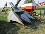 New Idea 2R corn picker, husking bed