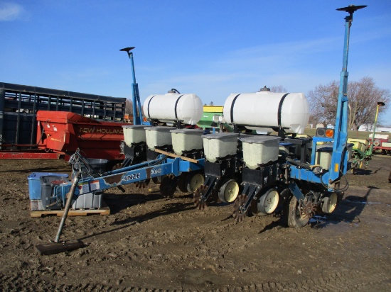 Kinze 2000, 6R planter w/interplants, KM3000 monitor, 6 precicion corn units, 5 reg corn units