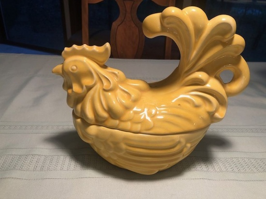GYPSY TRAIL ROOSTER CASSEROLE, #249 - BEAK HAS SMALL GLAZE MARK - GREASE STAIN ON BASE
