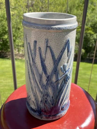 OLD SLEEPY EYE VASE - MINOR CROWSFOOT ON BASE