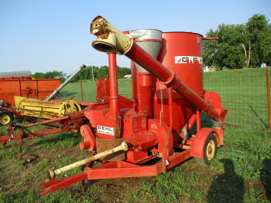 Gehl 55 feed mill