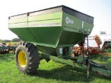 Unverferth 670 grain cart, 24.5-32 tires