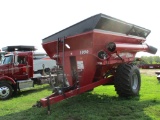 Demco 1050 grain cart, 900/60R 32 tires