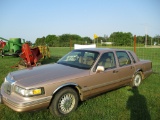 1996 Lincoln Town Car, 132,208 miles showing, leather, power locks, windows, seats, AC, cruise