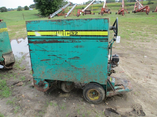 Wic 32 self propelled feed cart, Honda motor