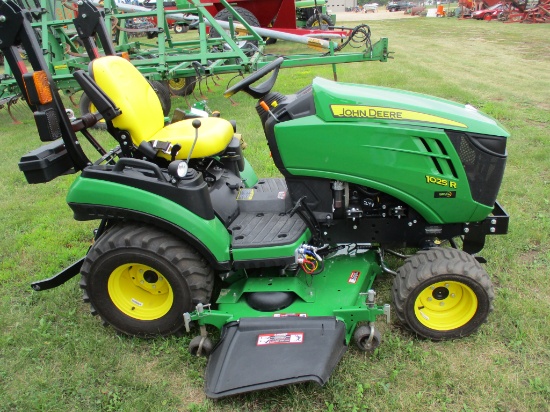 2016 John Deere 1025R, 4WD, 265 Hrs. 1-Owner, hydro, auto connect 60" mower deck, 3pt. Hyd, PTO,