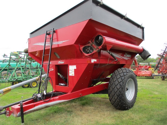 Demco 750 grain cart, tarp, 25.4-32 tires