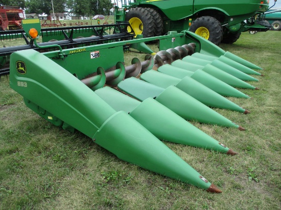 John Deere 893, 8R corn head, Hyd deck plates, knife rolls, poly, converted to single point hookup