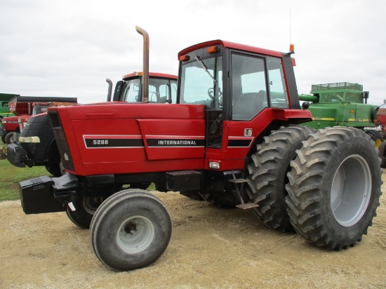 Int. 5288, 6,525 Hrs. showing, cab, AC, heat, radio, Frt. weights, 3Pt quick hitch, dual hyd, PTO