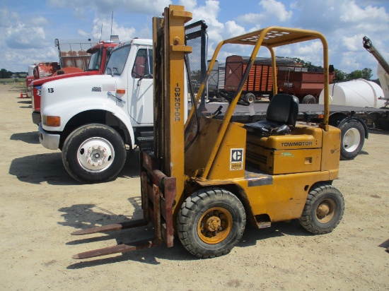 Cat V50B gas forklift 1,749 hrs. showing, side shift, runs & operates, uses oil