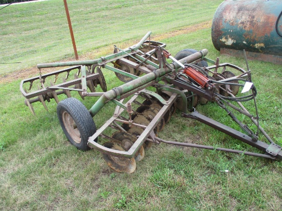 John Deere 8' disc w/hyd lift