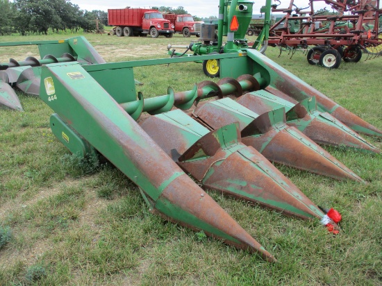 John Deere 444, 4R corn head