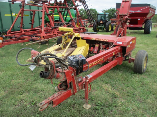 New Holland 790 chopper w/NH 2R 30" corn head, control box