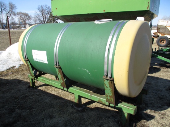 1,000 Gallon poly tank w/bracket