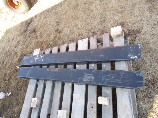 New unused 5 1/2' pallet fork extensions